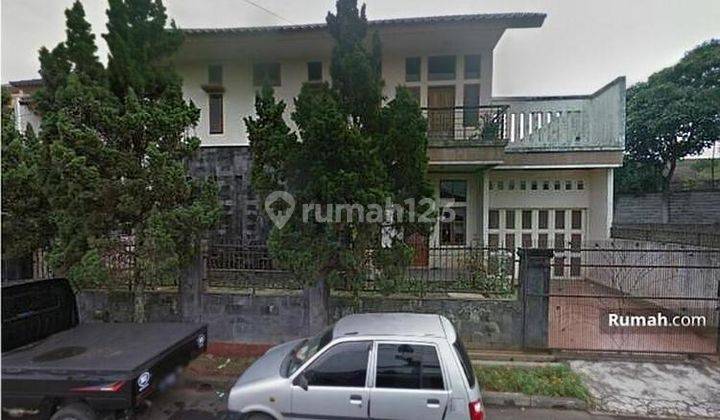 Rumah Terawat dekat ruko komersial di Komplek Mekar Wangi