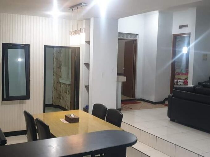 Rumah pusat kota cocok untuk kantor, toko / tempat tinggal Pajajaran Bandung