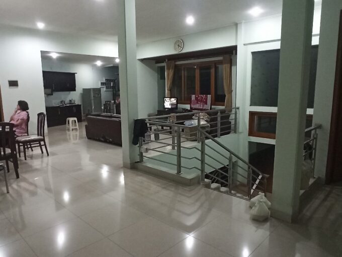 Rumah 2 Lantai strategis di Cihampelas Bandung