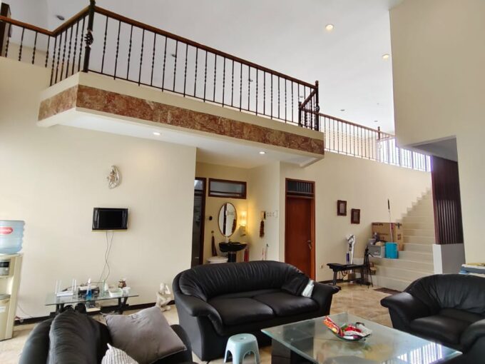 Rumah semi furnished di Batununggal Bandung