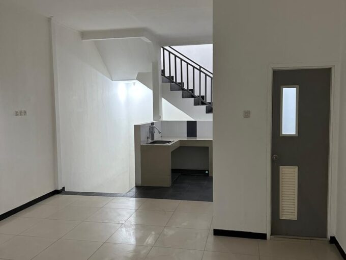 Dijual Disewa Ruko Lokasi strategis 3 Lantai di Karapitan Bandung
