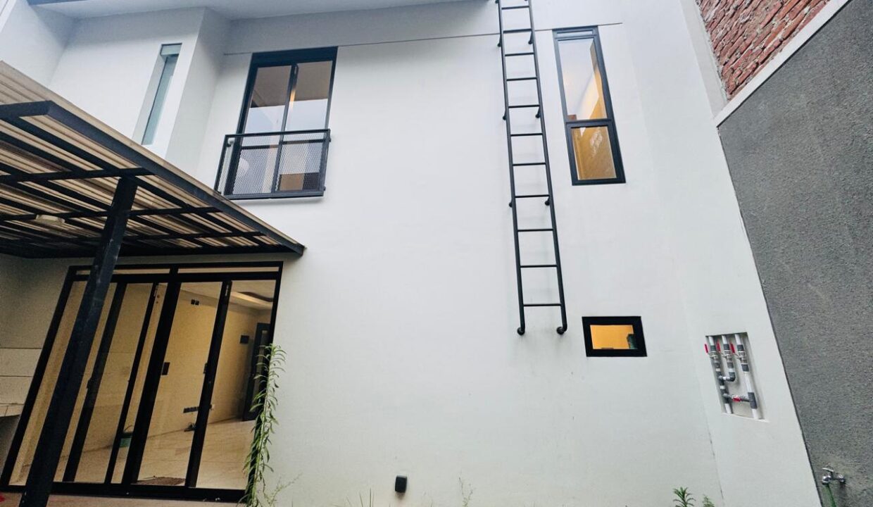 WhatsApp Image 2025-11-24 at 08.31.48 (1)