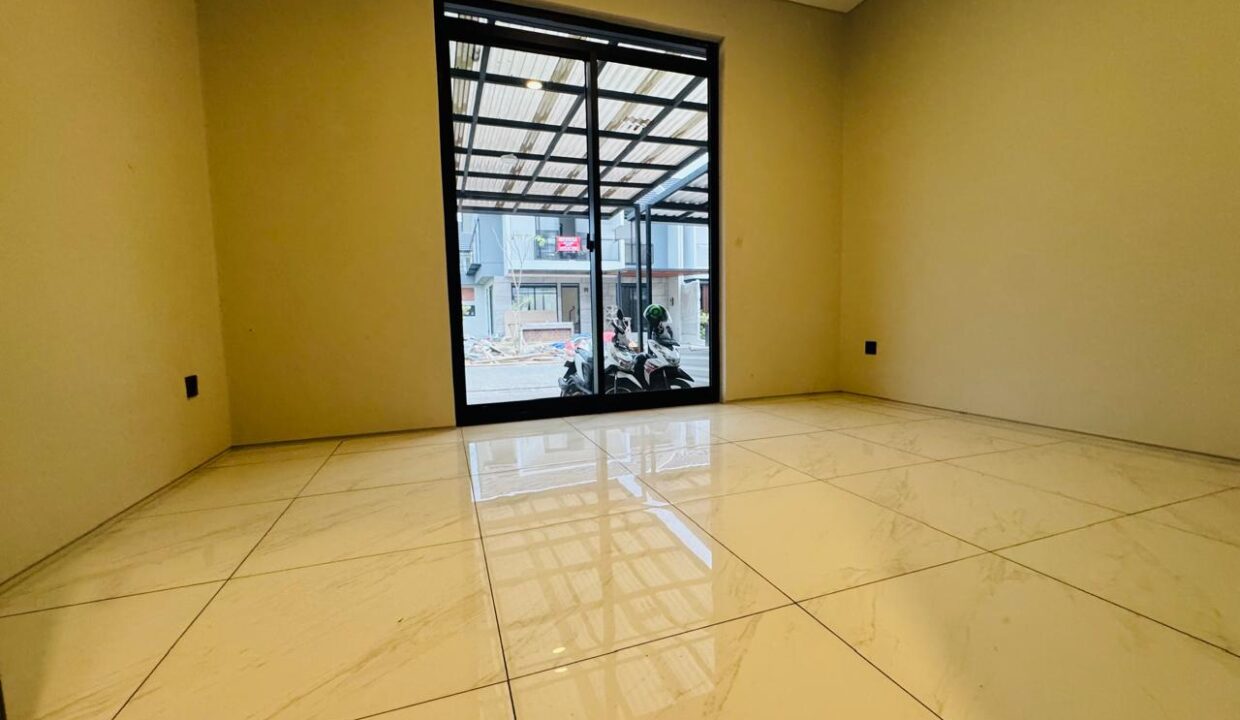 WhatsApp Image 2025-11-24 at 08.31.49 (2)