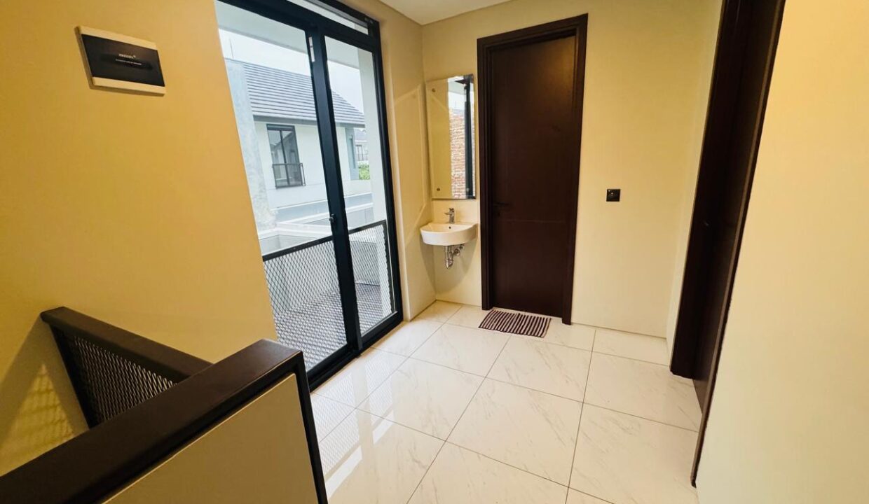 WhatsApp Image 2025-11-24 at 08.31.50 (1)