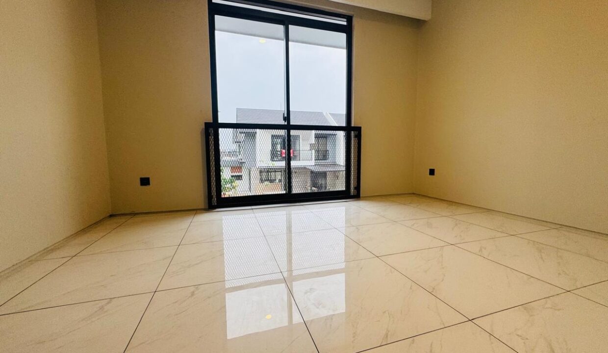 WhatsApp Image 2025-11-24 at 08.31.51 (1)