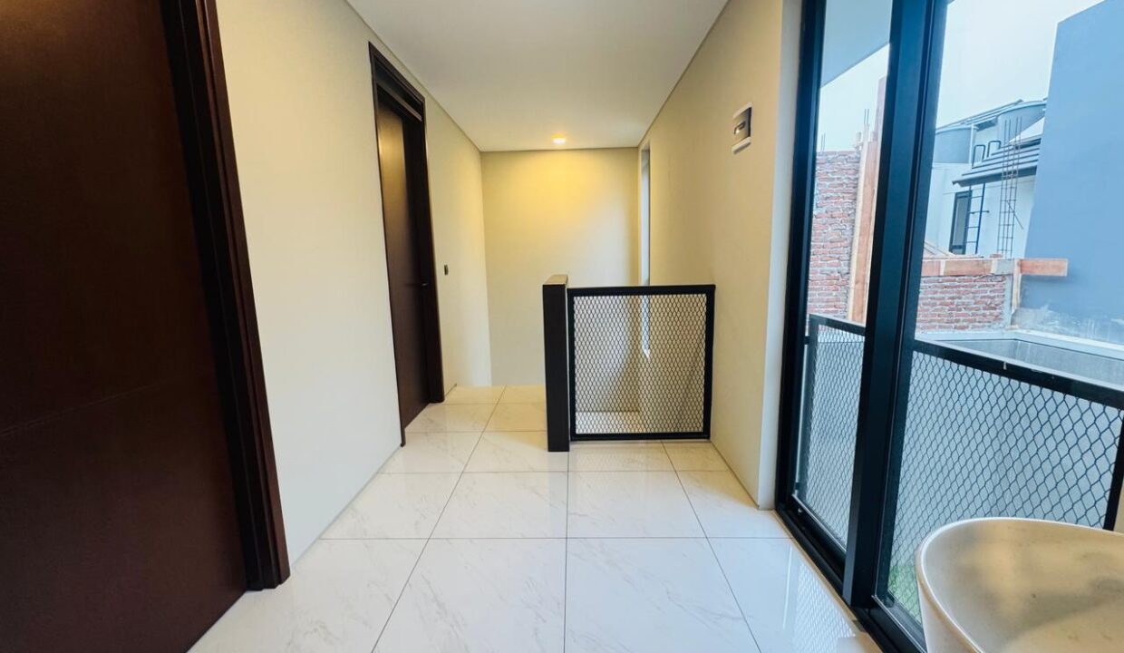 WhatsApp Image 2025-11-24 at 08.31.51 (2)